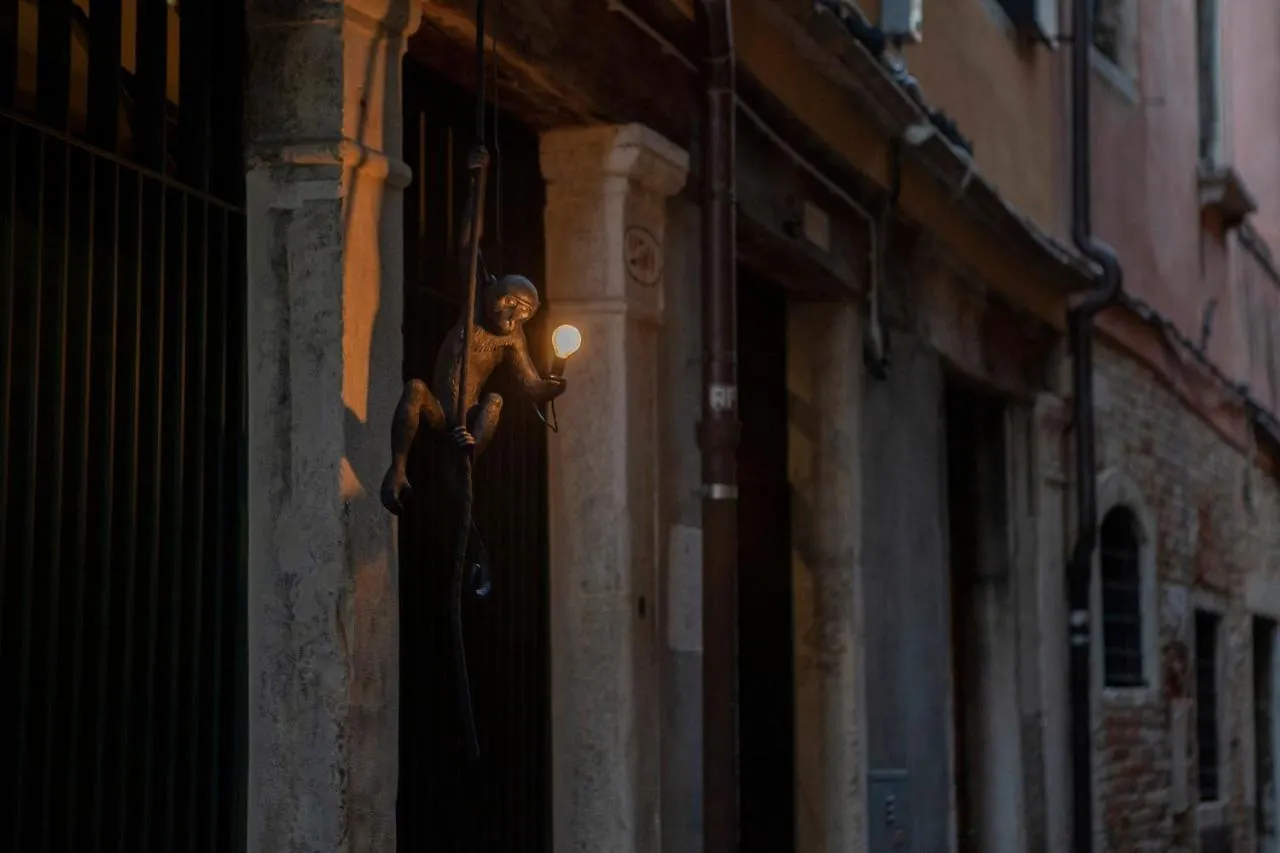 Ca' Della Scimmia - Rialto Bridge, Venice 0*,  Italy